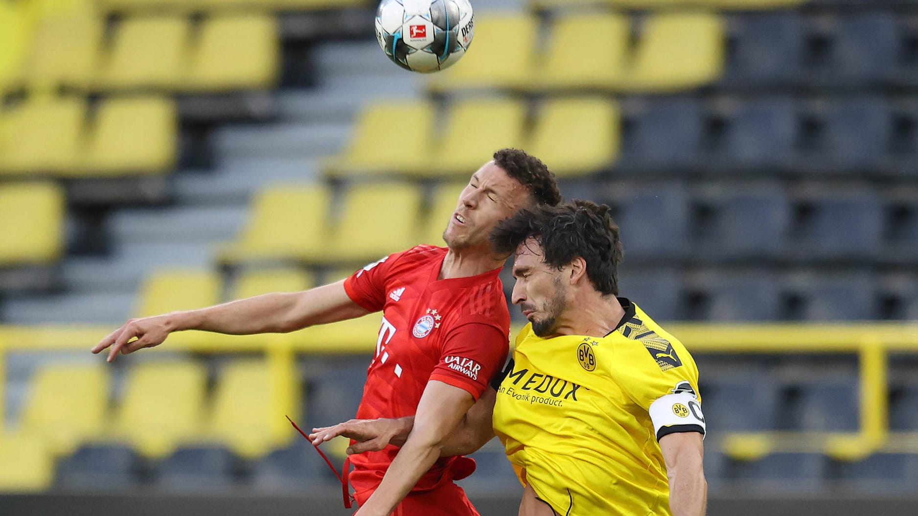 Ivan Perisic (l.) im Luftduell mit Mats Hummels: Die neue Bundesliga-Saison könnte im September beginnen. Ivan Perisic (l.) im Luftduell mit Mats Hummels: Die neue Bundesliga-Saison könnte im September beginnen.