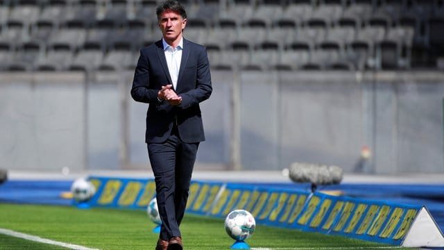 Trainer Bruno Labbadia startete mit der Berliner Mannschaft mit drei Siegen in den ersten vier Bundesliga-Spielen. Trainer Bruno Labbadia startete mit der Berliner Mannschaft mit drei Siegen in den ersten vier Bundesliga-Spielen.