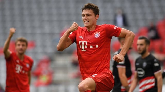 Bayern-Außenverteidiger Benjamin Pavard traf gegen Düsseldorf doppelt.