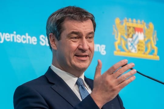 Im jüngsten ZDF-Politbarometer ist CSU-Chef Söder der zweitbeliebteste Politiker nach Kanzlerin Merkel.