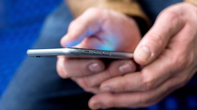 Mit der Corona-Warn-App sollen die Nutzer eine persönliche "Risikostufe für eine Infektion" ermitteln können. Mit der Corona-Warn-App sollen die Nutzer eine persönliche "Risikostufe für eine Infektion" ermitteln können.