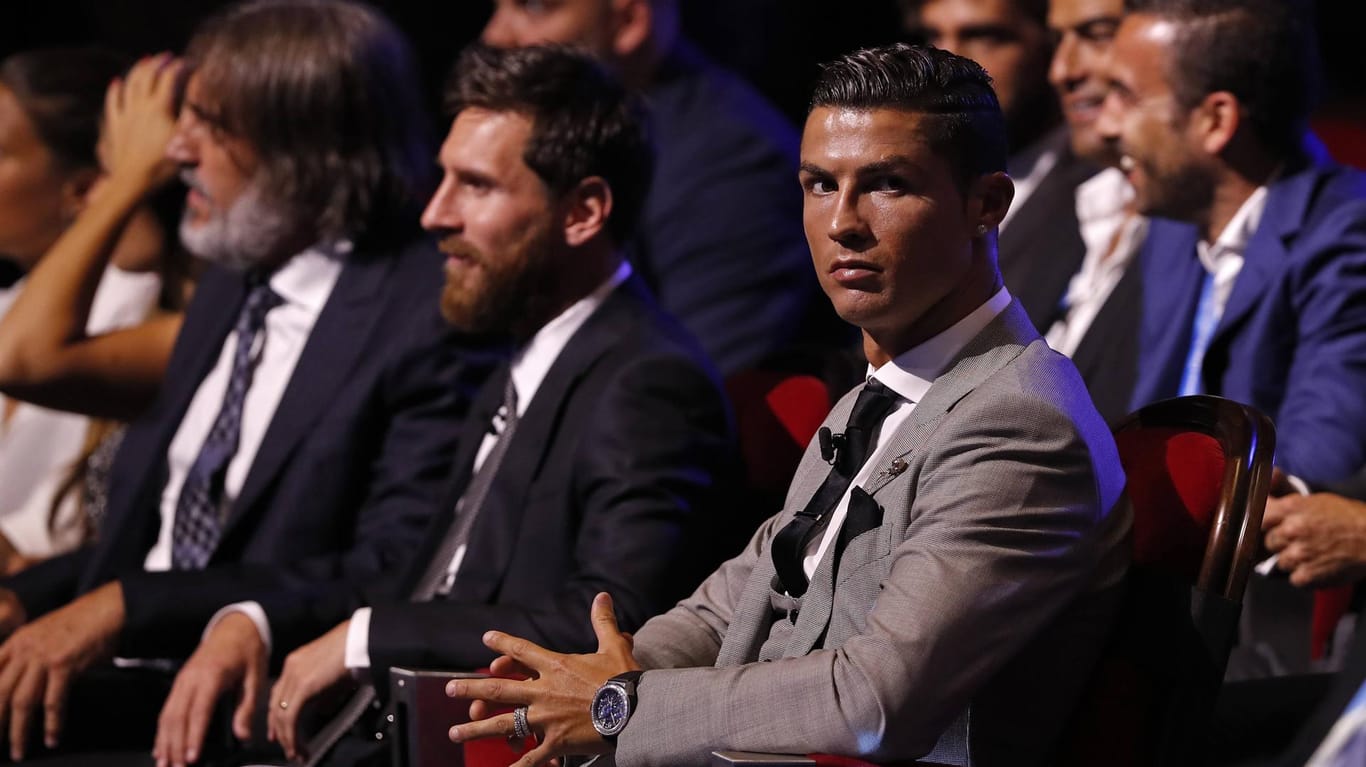 Nicht die Gehälter von Topstars der Kategorie Messi und Cristiano Ronaldo sind das Problem, glaubt Oliver Bierhoff, sondern die Masse an Mittelmaß.