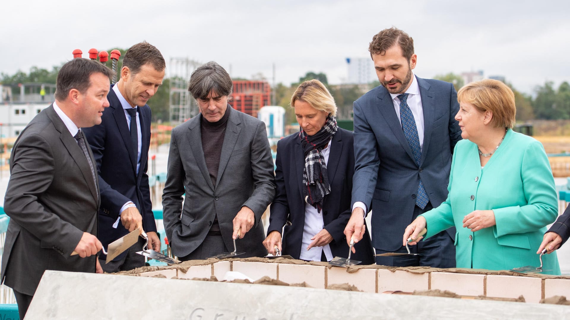 Bei der Grundsteinlegung der DFB-Akademie im September 2019 in Frankfurt: Zu Gast waren unter anderem Oliver Bierhoff, Joachim Löw und Bundeskanzlerin Angela Merkel.