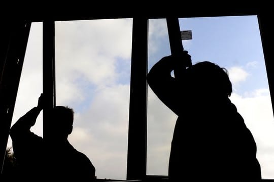 Mögliche Lösung in lauten Wohngegenden: Der Austausch der üblichen Fenster gegen Schallschutzfenster.