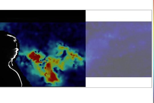 Die Atemluft eines ausatmenden Mannes ohne Mundschutz wird bei einem Versuch der Universität der Bundeswehr München erfasst und farblich dargestellt.
