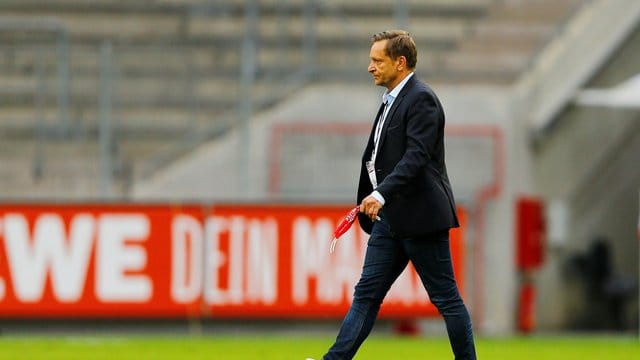 Horst Heldt ist trotz der Formschwäche des 1.