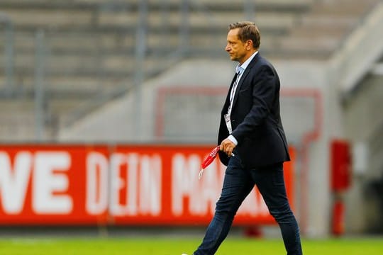 Horst Heldt ist trotz der Formschwäche des 1.
