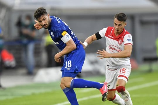 Der Schalker Daniel Caligiuri (l) setzt nun in der Krise auf den Kampfgeist.