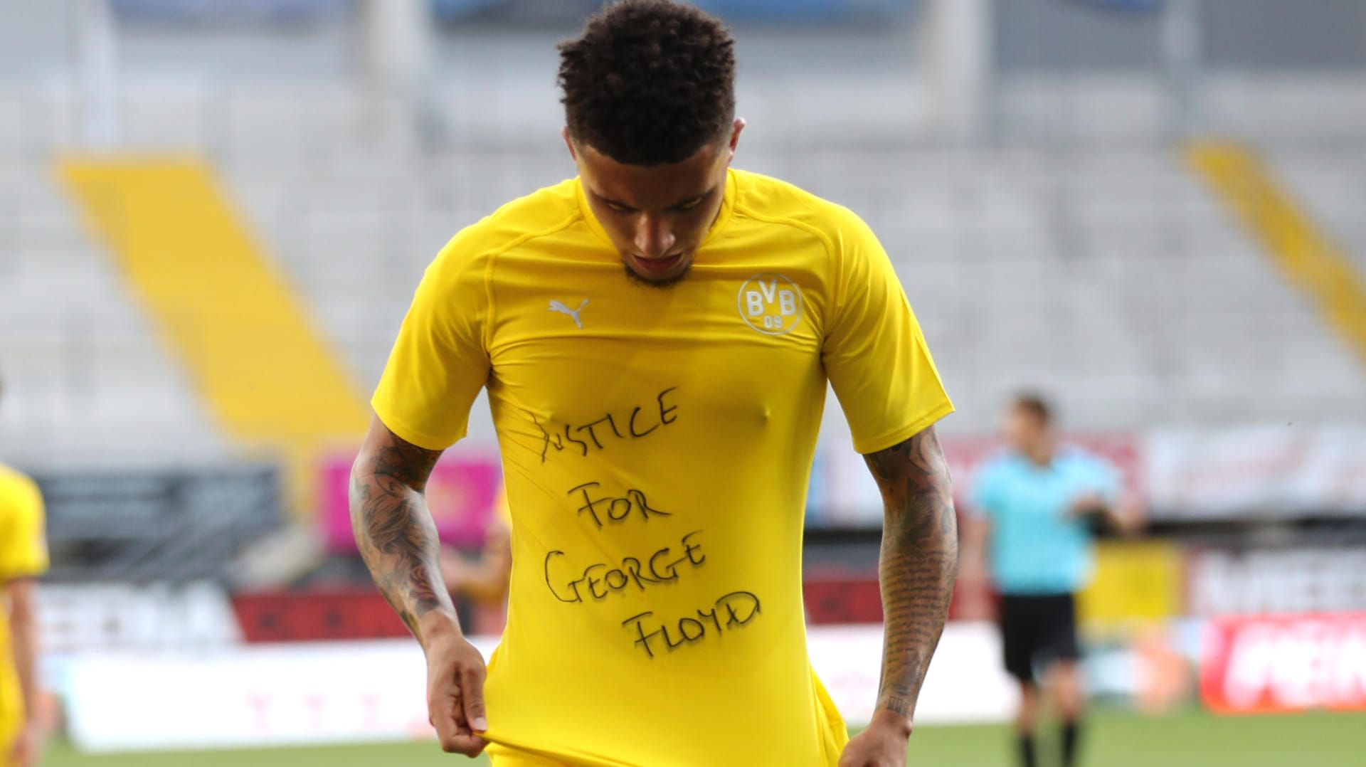 Jadon Sancho: Auch der Borusse gedenkt George Floyd.