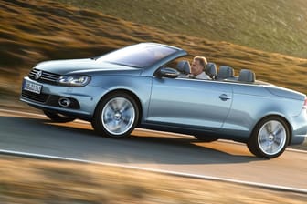 VW Eos: Geschlossen zeigt sich der Zwitter mit Blechdach als Coupé und offen als Cabrio.