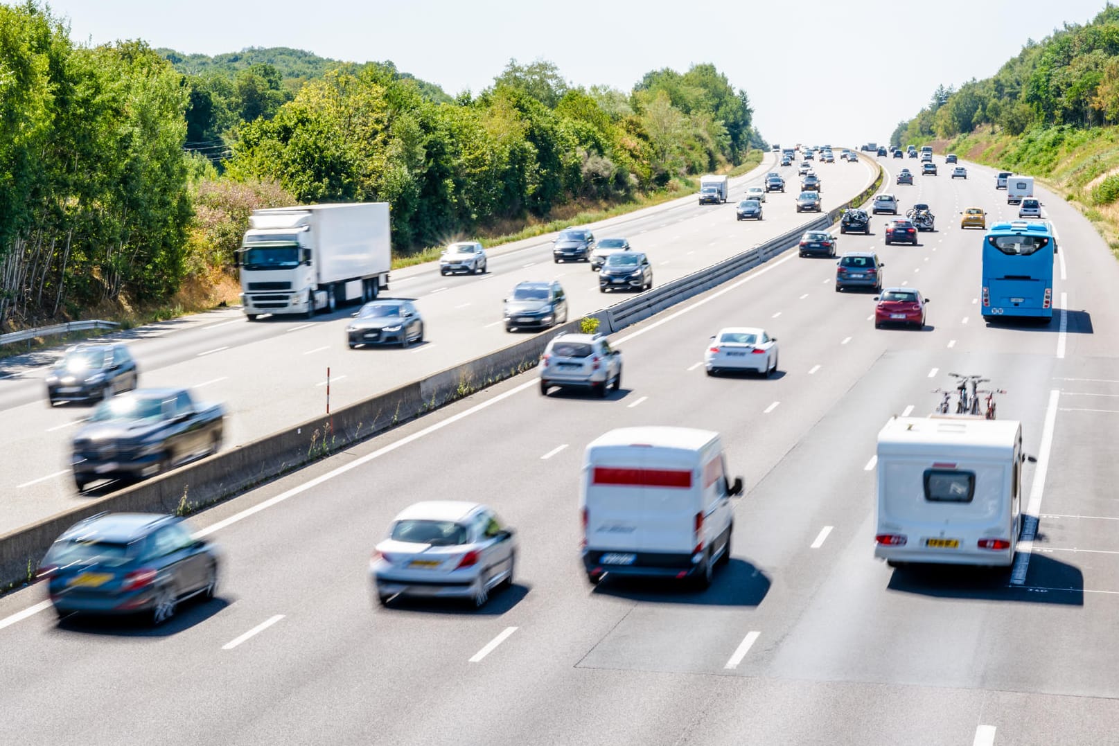 Verkehr: In Baden-Württemberg und Bayern sind noch eine Woche Pfingstferien. Das könnte zu einem erhöhten Verkehrsaufkommen im Süden führen.