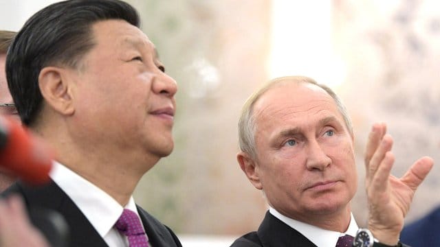 Chinas Präsident Xi Jinping zusammen mit Kremlchef Putin im Sommer 2019 in Moskau. Chinas Präsident Xi Jinping zusammen mit Kremlchef Putin im Sommer 2019 in Moskau.