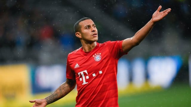 Thiago nimmt wieder am Mannschaftstraining des FC Bayern teil.