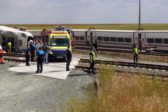 Die Unglücksstelle bei Zamora im Westen Spaniens: 180 Passagiere befanden sich an Bord des Schnellzuges von Ferrol nach Madrid.