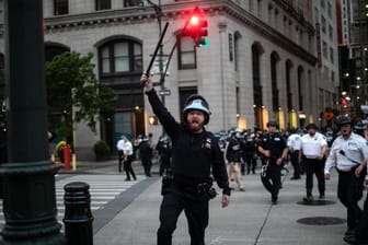Demonstrationen in New York: Die Stadt hat ihre Ausgangssperre bis Sonntag verlängert.
