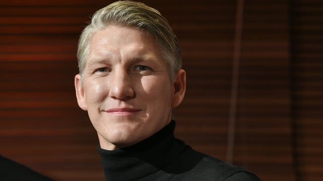 Der ehemalige Fußball-Nationalspieler Bastian Schweinsteiger ist nun auch Kinderbuch-Autor. Der ehemalige Fußball-Nationalspieler Bastian Schweinsteiger ist nun auch Kinderbuch-Autor.