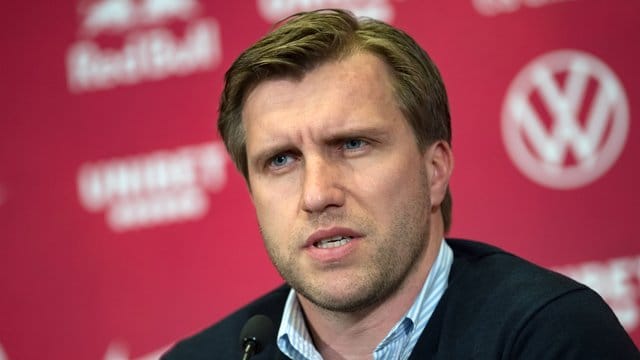 Markus Krösche, Sportdirektor von RB Leipzig, während einer Pressekonferenz. Markus Krösche, Sportdirektor von RB Leipzig, während einer Pressekonferenz.