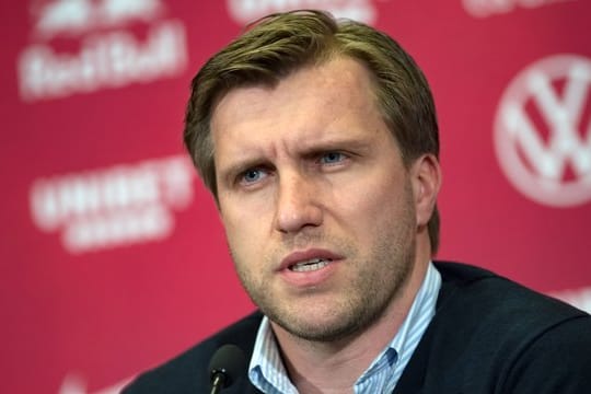 Markus Krösche, Sportdirektor von RB Leipzig, während einer Pressekonferenz.