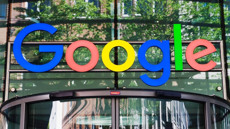 Eingang zu Google: Den Suchmaschinenanbieter erwartet eine Riesensammelklage.