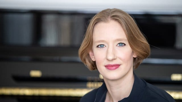 Joana Mallwitz, Dirigentin und Generalmusikdirektorin am Staatstheater Nürnberg, in ihrem Büro. Joana Mallwitz, Dirigentin und Generalmusikdirektorin am Staatstheater Nürnberg, in ihrem Büro.