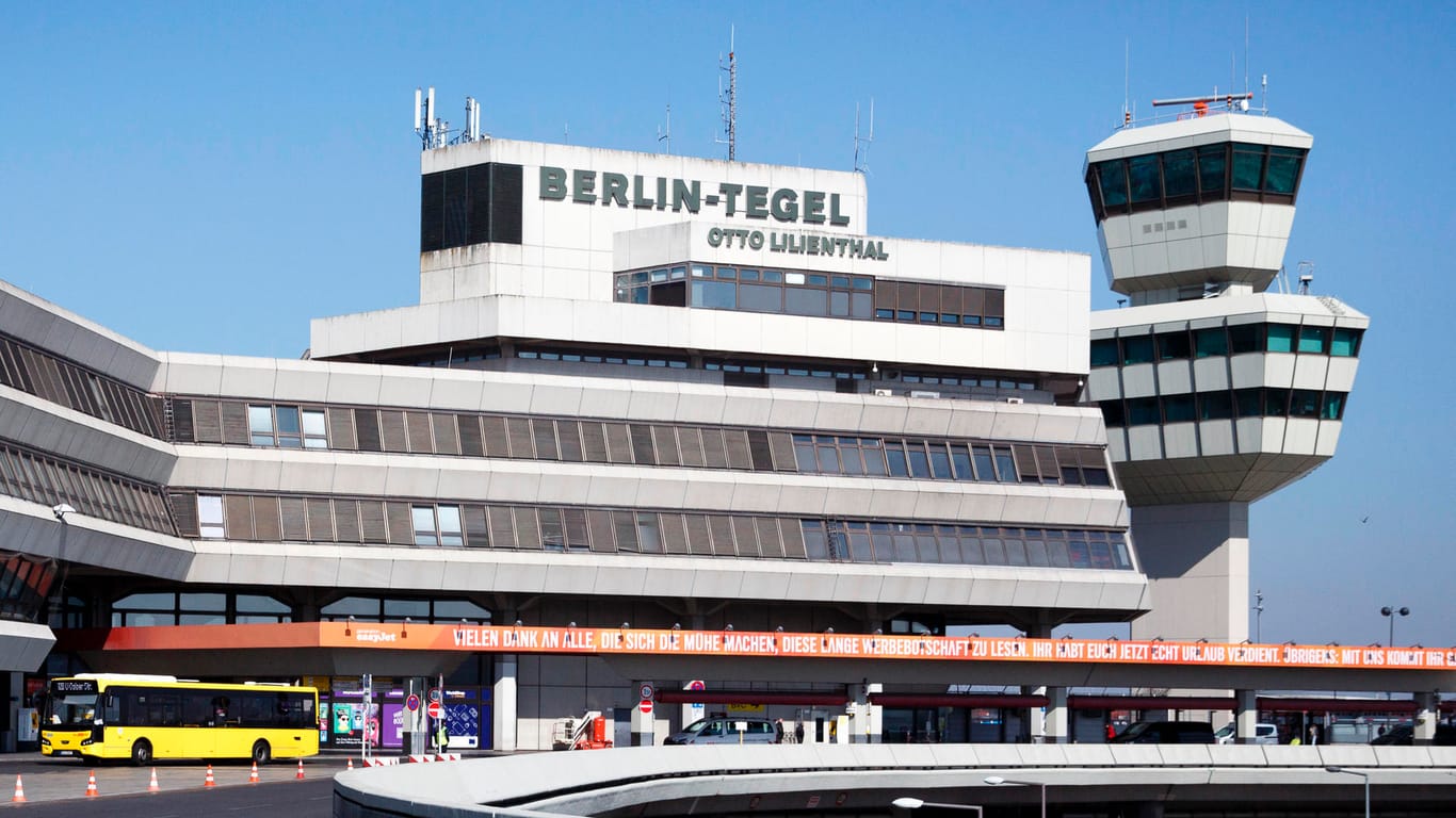 Blick auf den Flughafen "Otto Lilienthal" in Tegel: Der Flughafen soll vorerst geöffnet bleiben.