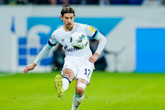 Nach acht Monaten verletzungsbedingter Pause ist Benjamin Stambouli beim FC Schalke 04 ins Training zurückgekehrt.
