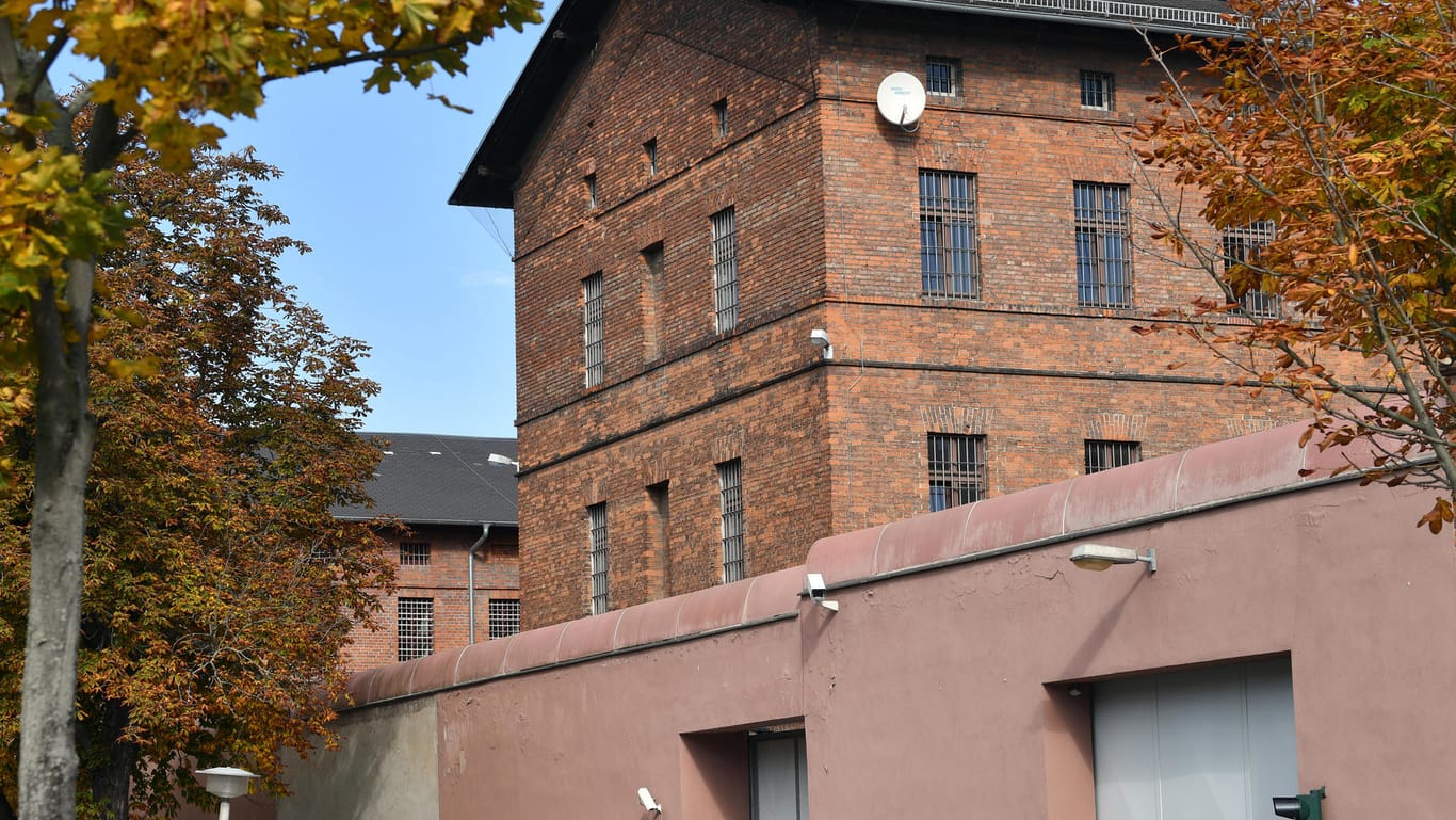 Justizvollzugsanstalt "Roter Ochse" in Halle/Saale: Noch am Mittwoch sollte Stephan B. in ein Gefängnis in Magdeburg verlegt werden.