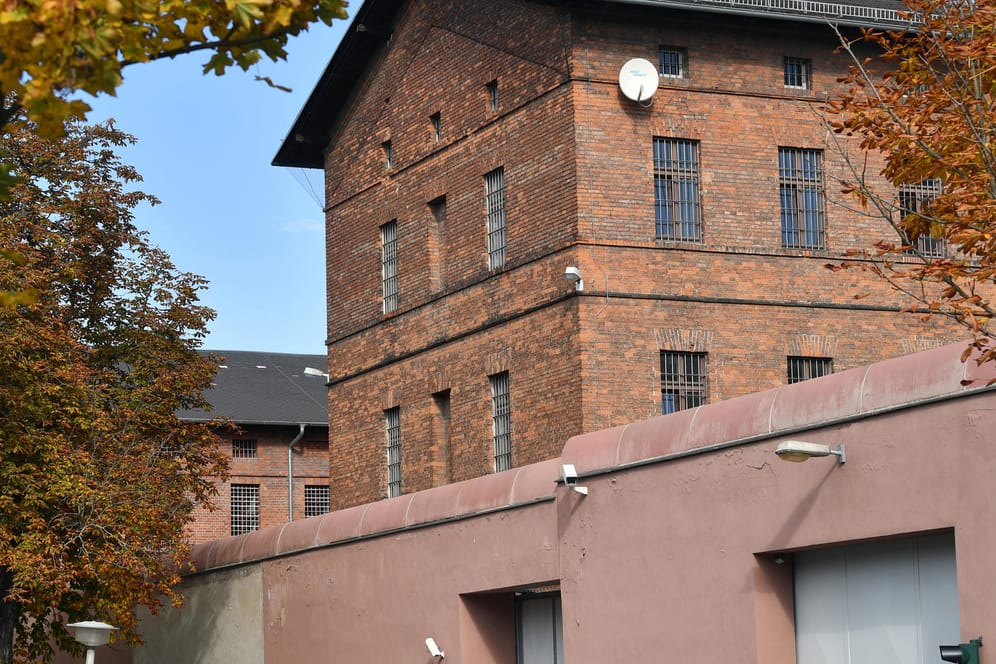 Justizvollzugsanstalt "Roter Ochse" in Halle/Saale: Noch am Mittwoch sollte Stephan B. in ein Gefängnis in Magdeburg verlegt werden.