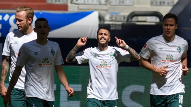 Beim FC Schalke 04 noch Werder-Torschütze, gegen Frankfurt zunächst auf der Bank: Leonardo Bittencourt (M.