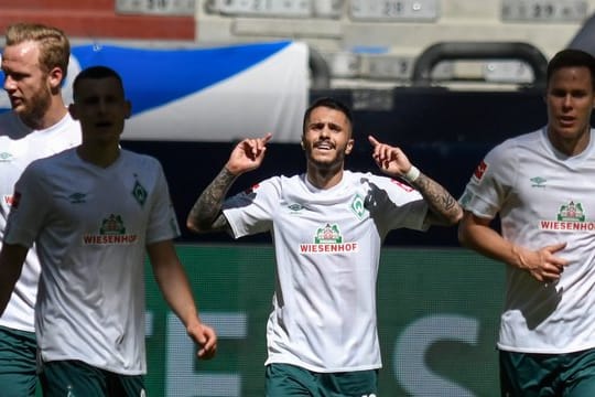 Beim FC Schalke 04 noch Werder-Torschütze, gegen Frankfurt zunächst auf der Bank: Leonardo Bittencourt (M.