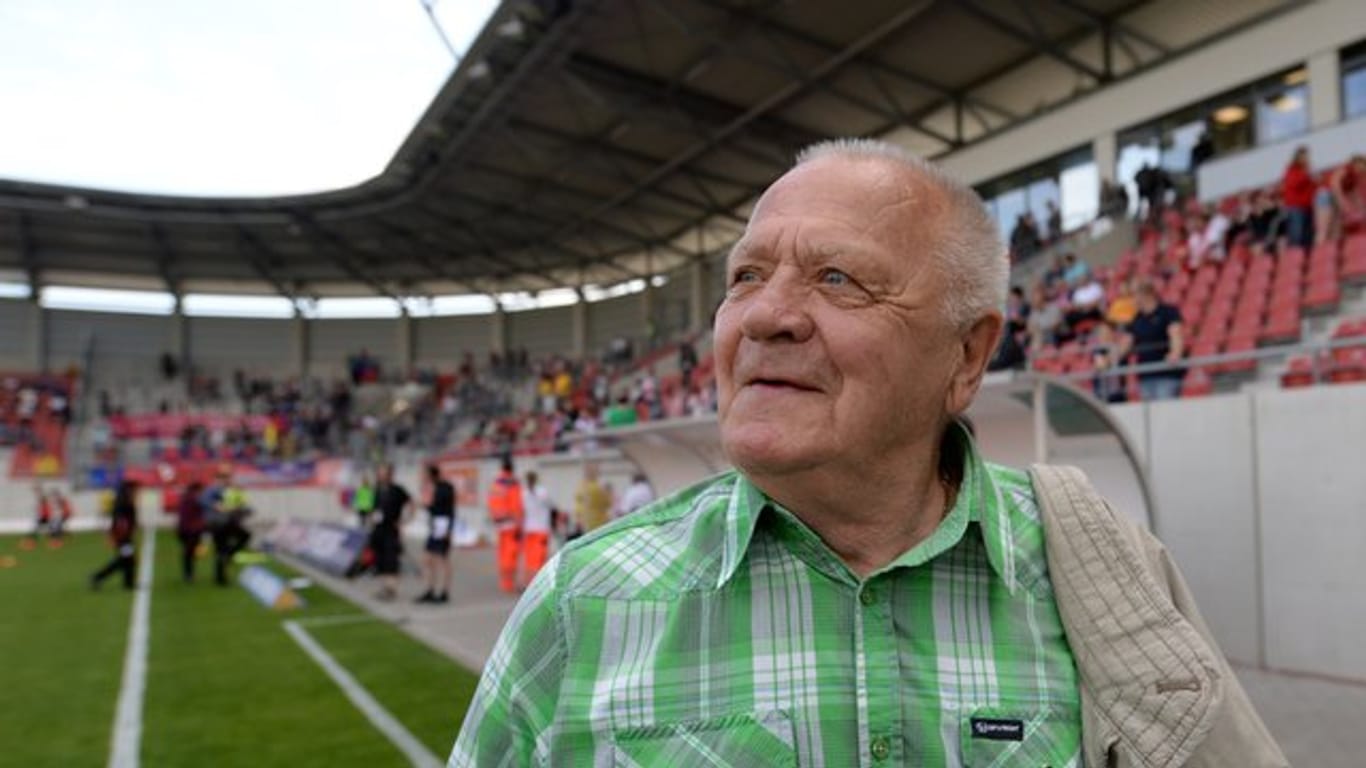 Klaus "Banne" Urbanczyk im Stadion des Halleschen FC.