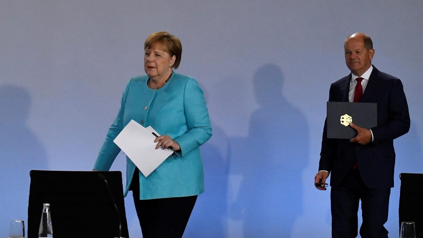 Angela Merkel und Olaf Scholz bei einer Pressekonferenz: Die Koalitionsspitzen haben sich nach zweittägigen Verhandlungen auf ein Konjunkturpaket zur Bewältigung der Corona-Folgen geeinigt.