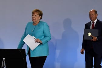 Angela Merkel und Olaf Scholz bei einer Pressekonferenz: Die Koalitionsspitzen haben sich nach zweittägigen Verhandlungen auf ein Konjunkturpaket zur Bewältigung der Corona-Folgen geeinigt.