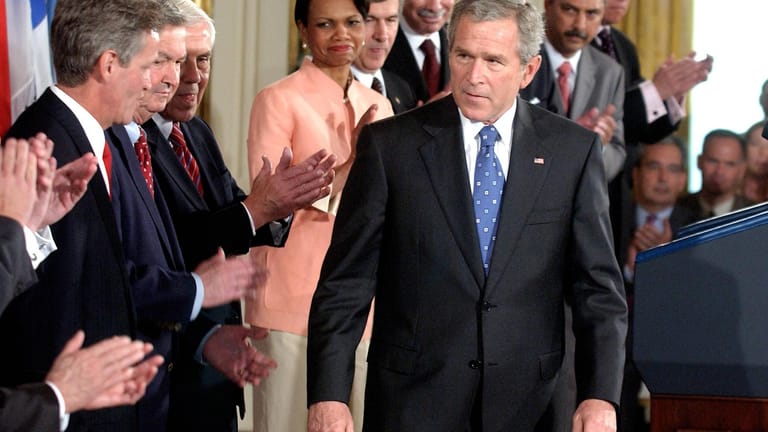 George W. Bush: Er nennt den anhaltenden Rassismus ein "schockierendes Versagen".