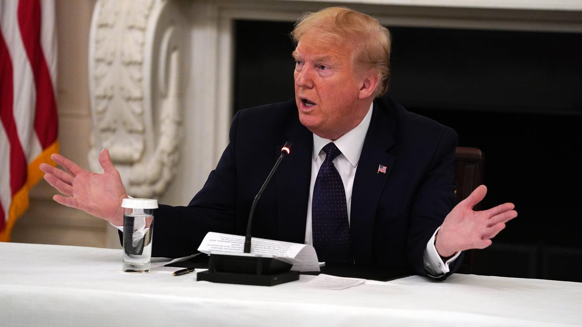 Donald Trump hält eine Pressekonferenz über die Einnahme des umtrittenen Medikaments ab.