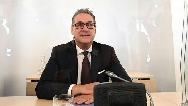 Heinz-Christian Strache weist im Rahmen des Untersuchungsausschusses zur Ibiza-Affäre den Vorwurf des parteipolitischen Postengeschachers zurück. Heinz-Christian Strache weist im Rahmen des Untersuchungsausschusses zur Ibiza-Affäre den Vorwurf des parteipolitischen Postengeschachers zurück.