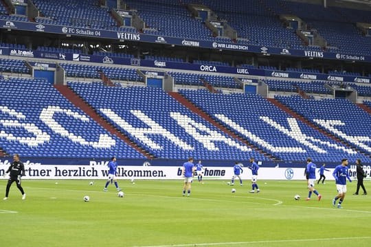 Der FC Schalke 04 hat seine Fans mit unpersönlichen und wenig empathischen Formulierungen vor den Kopf gestoßen.