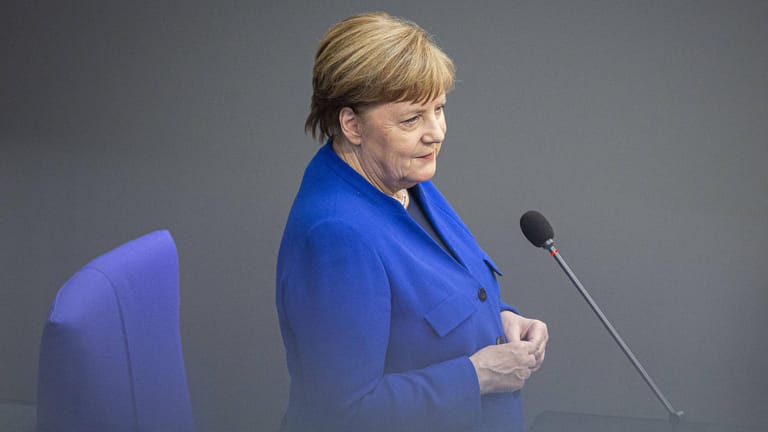 Bundeskanzlerin Angela Merkel im Bundestag: Das Konjunkturprogramm ist historisch – die positive Kritik der Presse ist es fast ebenso.