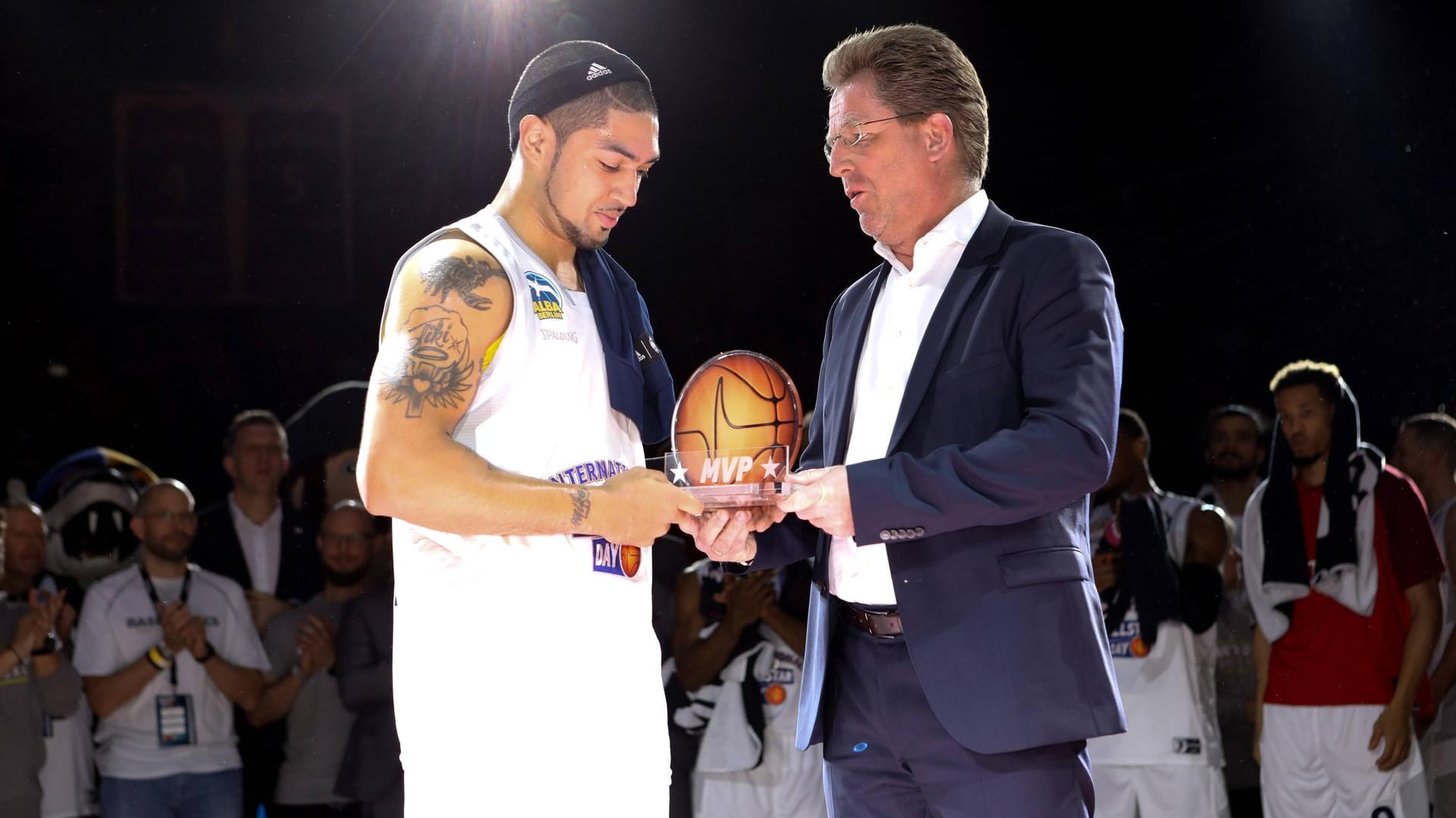 Stefan Holz (r.): Der Chef der Basketball Bundesliga bedauert seine Aussagen zu Spielerprotesten im kommenden Turnier.