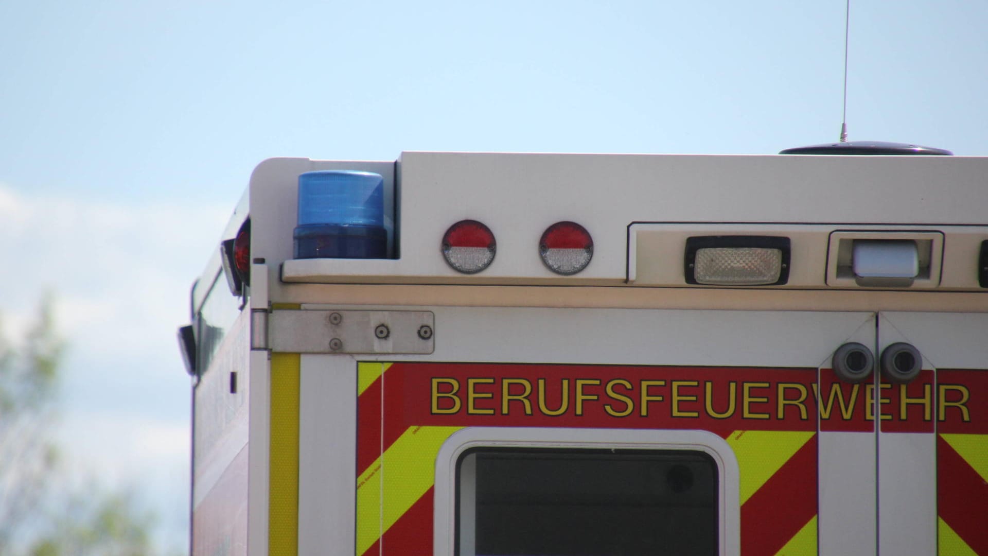 Ein Rettungswagen der Berufsfeuerwehr (Symbolfoto)