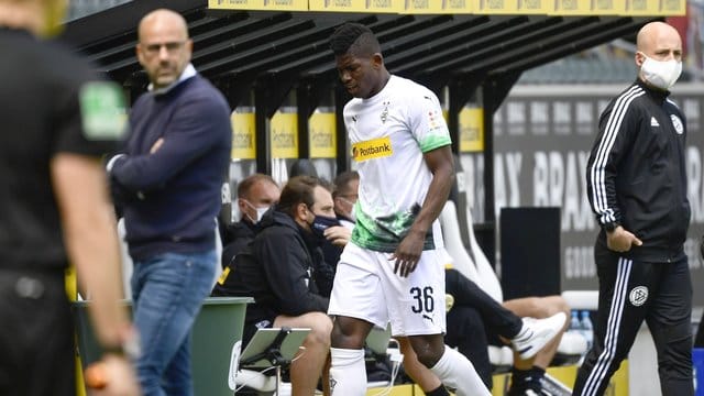 Mönchengladbachs Schweizer Stürmer Breel Embolo hat sich verletzt und fällt aus. Mönchengladbachs Schweizer Stürmer Breel Embolo hat sich verletzt und fällt aus.