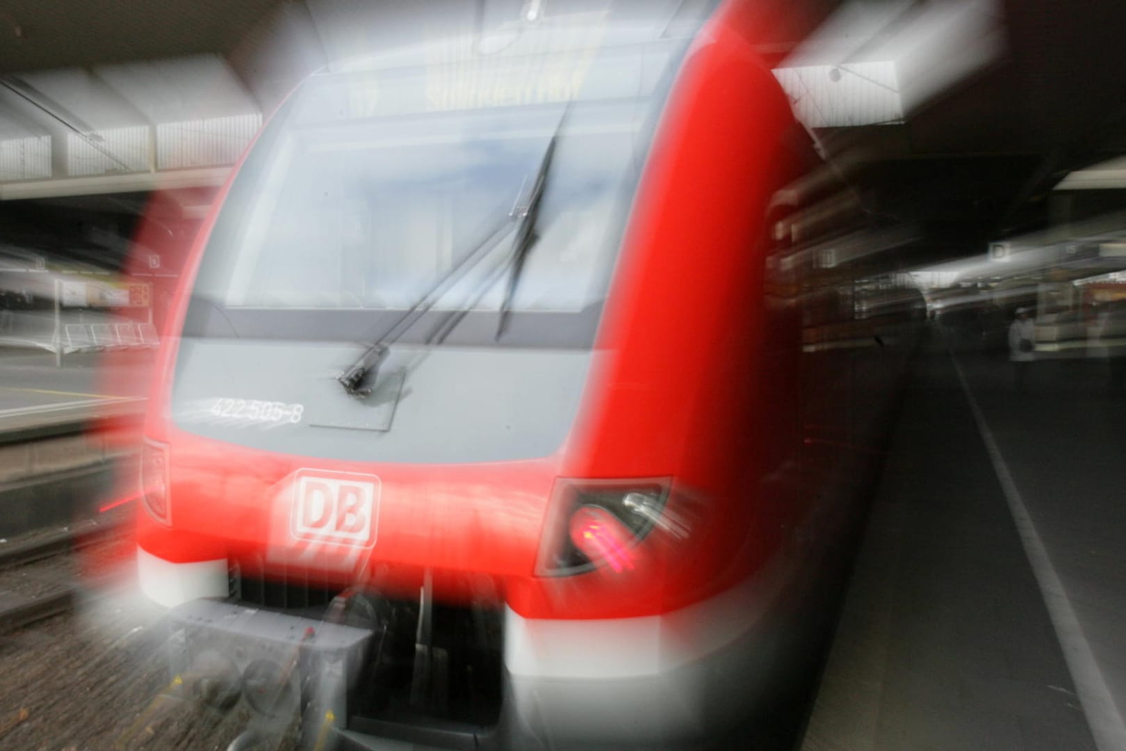 Eine S-Bahn: In einem Zug von Hagen nach Dortmund ist ein Schaffner angegriffen worden.