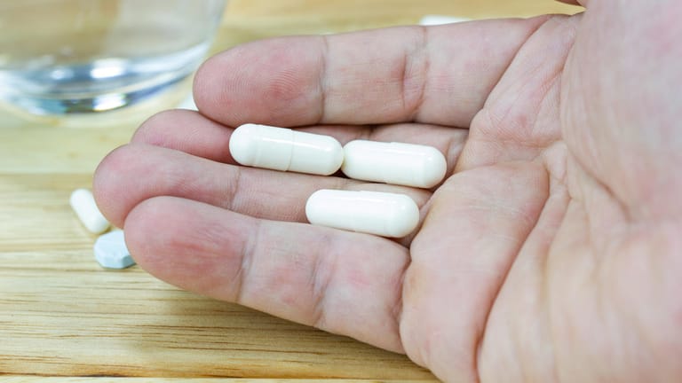 Ibuprofen: Das Schmerzmittel wird derzeit im Rahmen einer Studie bei der Behandlung von Covid-19 eingesetzt.