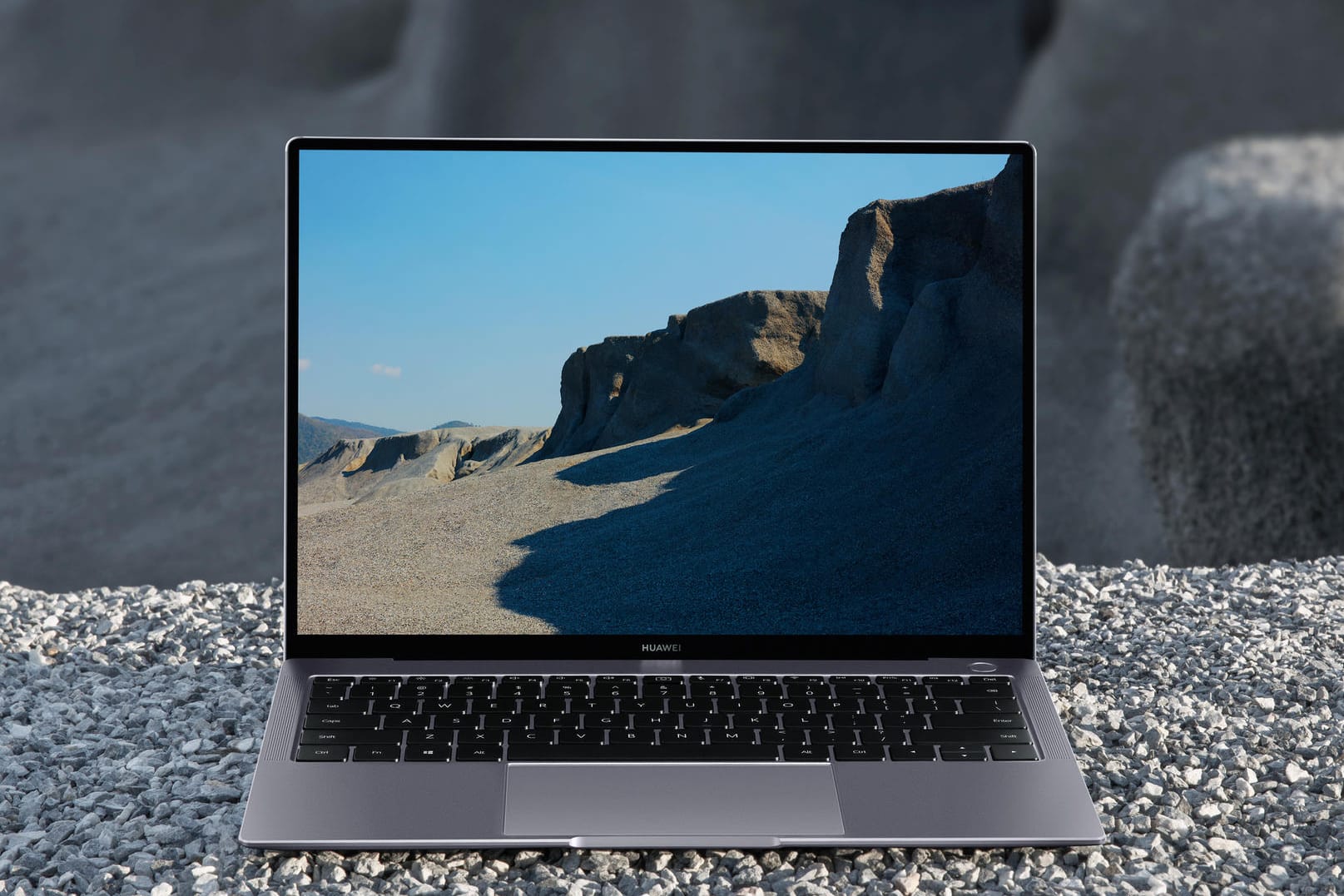Das Huawei Matebook X Pro: Das Gerät steckt immer in einem sandgestrahlten Metallgehäuse.