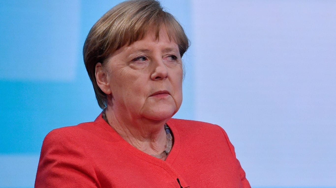 Kanzlerin Angela Merkel hat sich in einer ZDF-Sendung dafür ausgesprochen, sich weiterhin an die Abstandsregeln in der Corona-Krise zu halten.