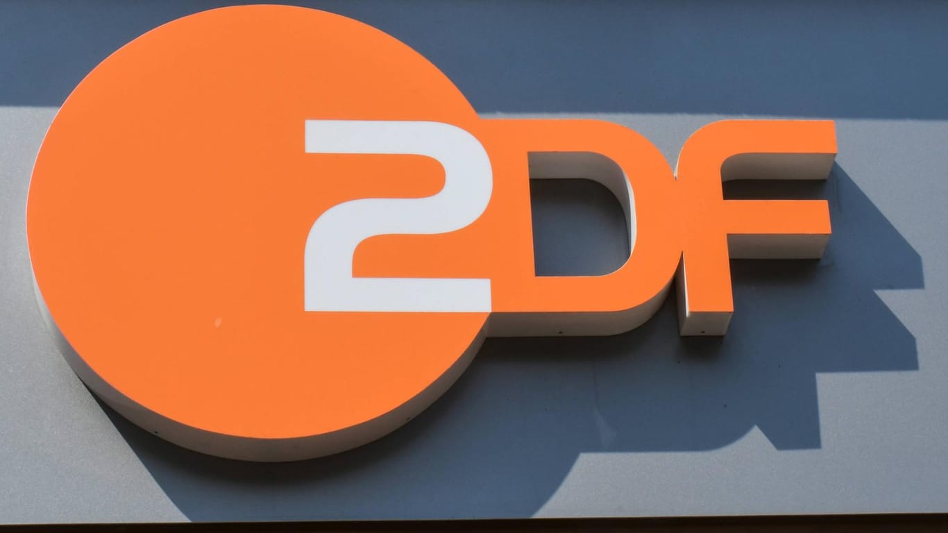 Logo des ZDF am Hauptstadtstudio des Senders: Nun ist ein Fernsehteam angegriffen worden.