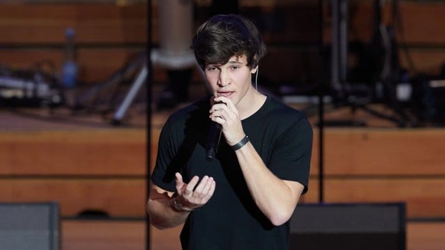 Wincent Weiss hat Polizeigewalt und Rassismus in einem Song verarbeitet. Wincent Weiss hat Polizeigewalt und Rassismus in einem Song verarbeitet.