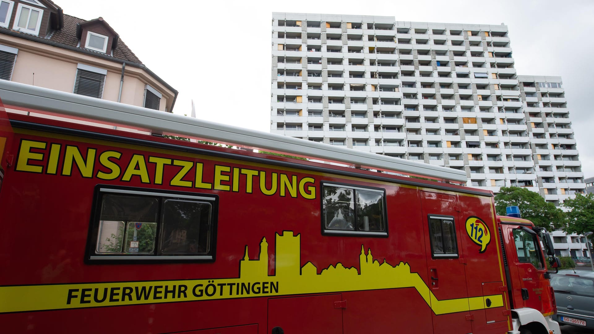 Großeinsatz im Hochhaus: Weil das Iduna-Zentrum im Mittelpunkt eines Ausbruchs steht, hat die Stadt eine Arbeitsgruppe gebildet, die das ganze Ausmaß mit Tests ermitteln soll.