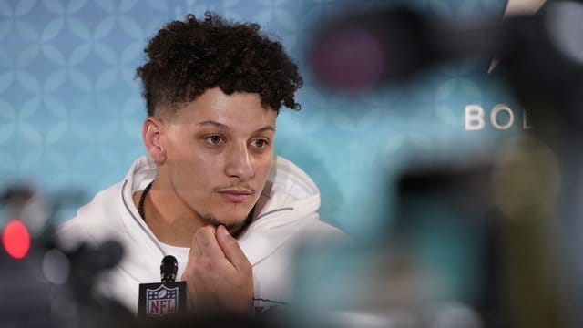 Quarterback-Star Patrick Mahomes von den Kansas City Chiefs fordert von der NFL ein klares Statement. Quarterback-Star Patrick Mahomes von den Kansas City Chiefs fordert von der NFL ein klares Statement.