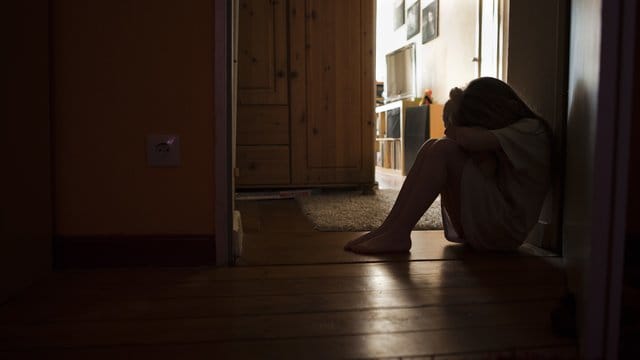 Bei Kindern, deren Eltern an einer Angststörung leiden, besteht die Gefahr, dass sie diese Verhaltensweisen übernehmen. Bei Kindern, deren Eltern an einer Angststörung leiden, besteht die Gefahr, dass sie diese Verhaltensweisen übernehmen.